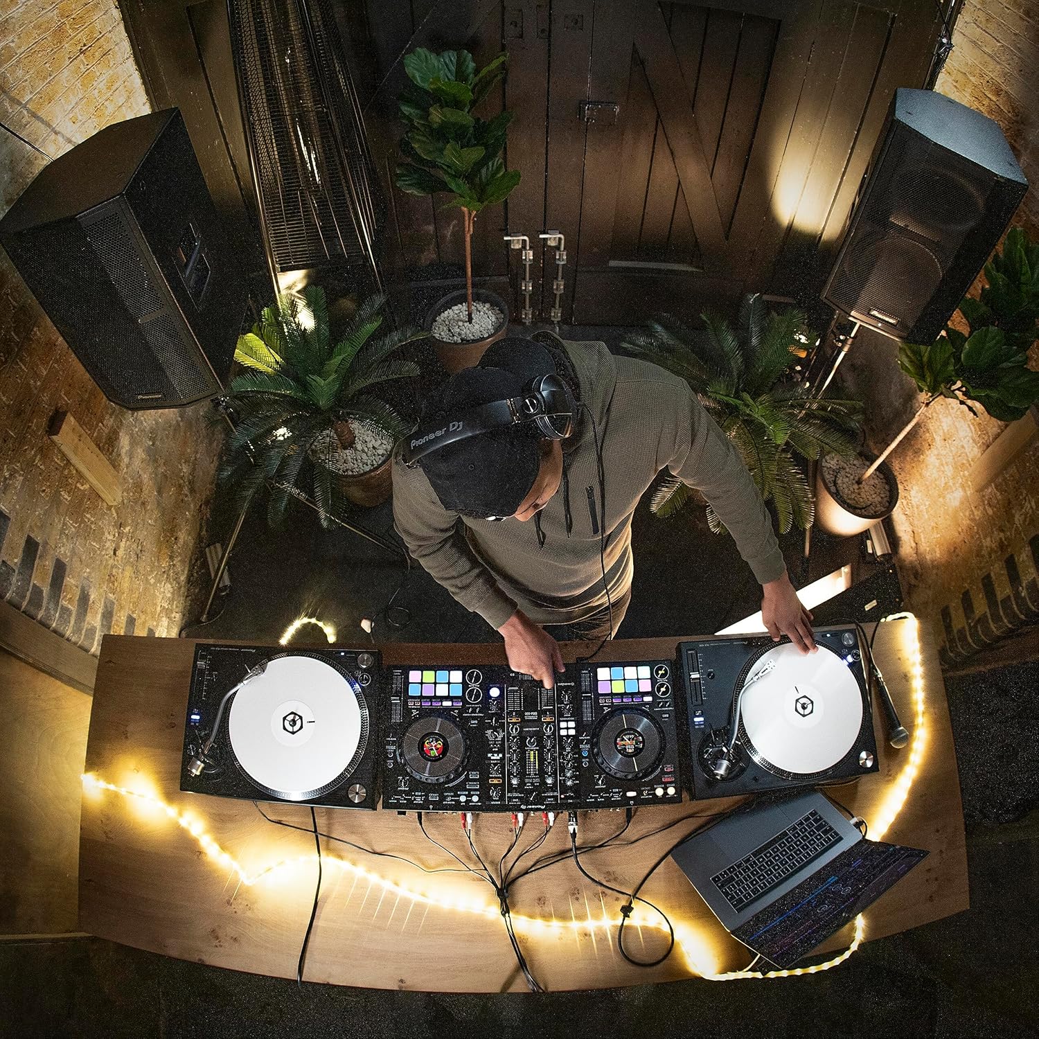 Pioneer DJ DDJ-800 2-Deck Rekordbox DJ Controller